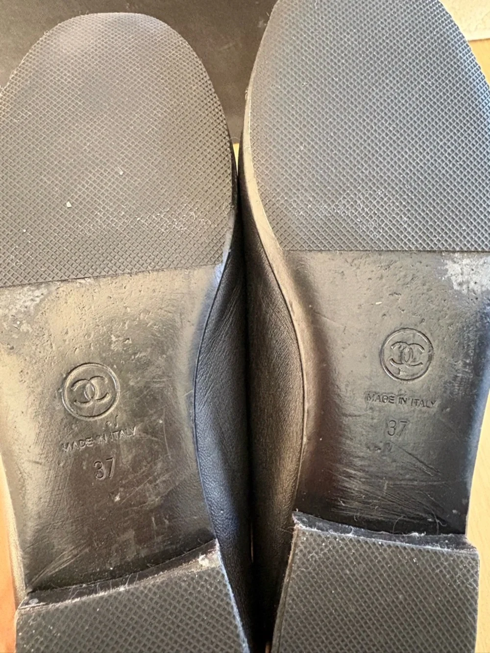 CHANEL Black Patent Cap-Toe Leather Ballet Flats with CC Logo
